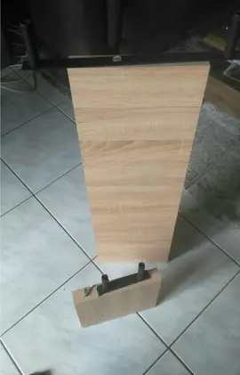 deux étagères en bois