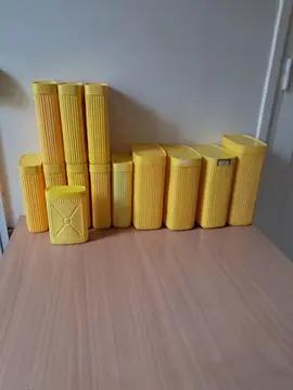 13 boites plastique Nesquik