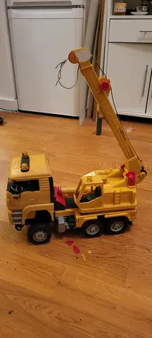 Jouet camion grue