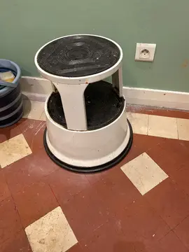 2 tabourets roulants