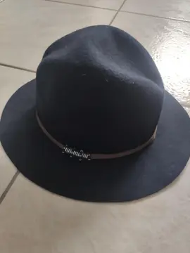 Chapeau bleu marine