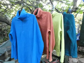 veste polaire zippée ou sweat polaire col zippé