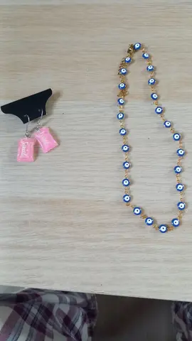 Boucles d'oreilles + collier