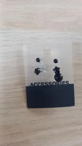 Boucles d'oreilles neuve noir (1 manquante)