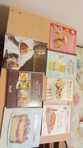 livre de cuisine et des romans