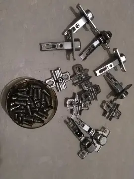 Lot de charnière pour meuble (Bien lire le message ou pas de réponse)