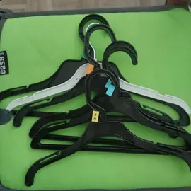 cintres vetements enfants