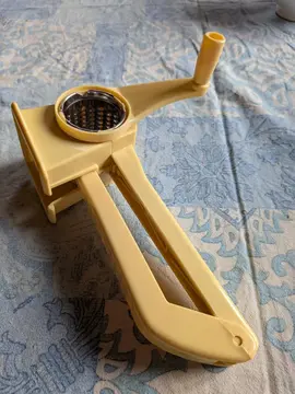 ustensile de cuisine râpe à fromage