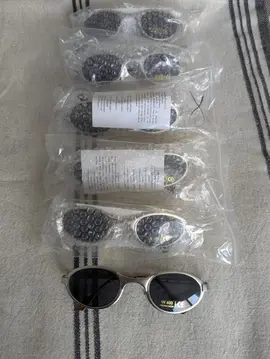 6 paires de lunettes de soleil