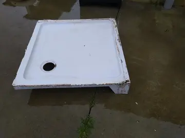 bac à douche et lavabo