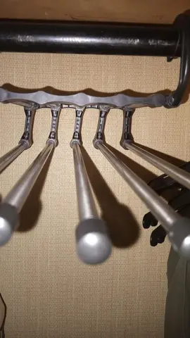 des cintres pantalons pour les enfants