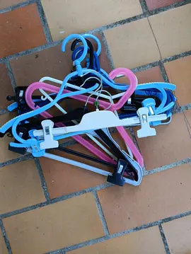 ensemble de cintres différentes tailles différentes formes