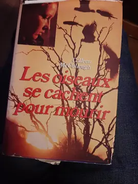 Les oiseaux se cachent pour mourir