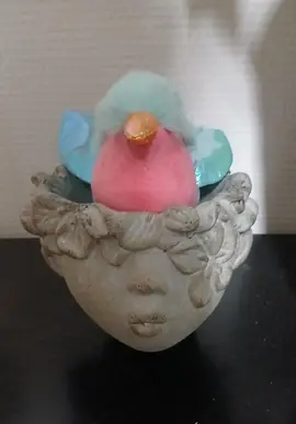 pot avec petit oiseau