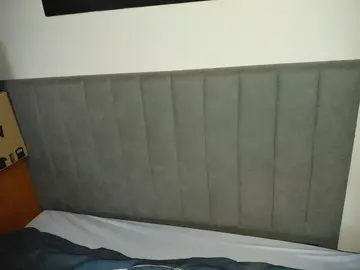 tête de lit grise