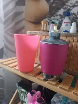 distributeur de savon et son goblet