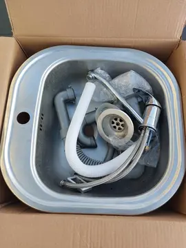 Petit evier inox avec robinet et evacuation