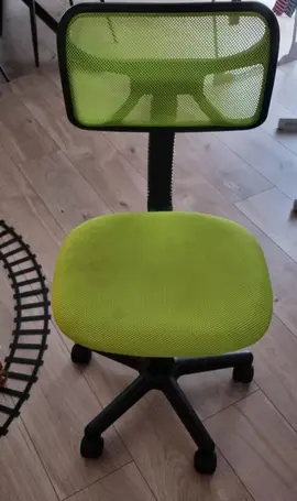chaise bureau enfant très bon etat verte