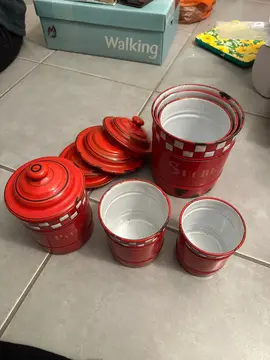 Boîte avec son couvercle