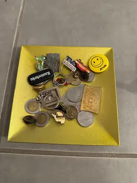 Lot de pins et pièces