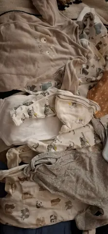 8 vêtements bb 3 6 mois état neuf