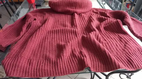 pull couleur rouille grand col roulé