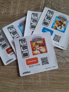 5 petites cartes à collectionner Skylanders