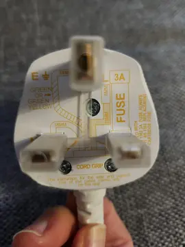 2 câbles alimentation prise anglaise