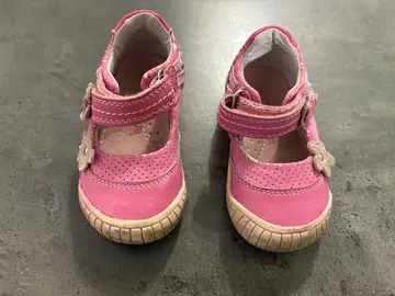 Chaussures fille taille 20