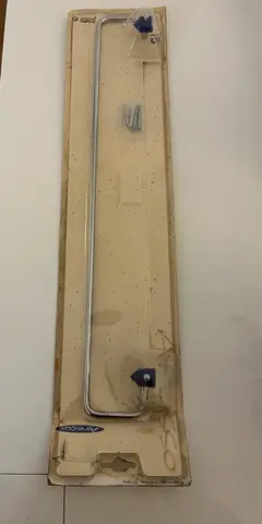 Porte-serviettes neuf dans son emballage d'origine, avec fixations