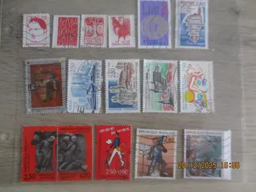15 timbres oblitérés France 1993