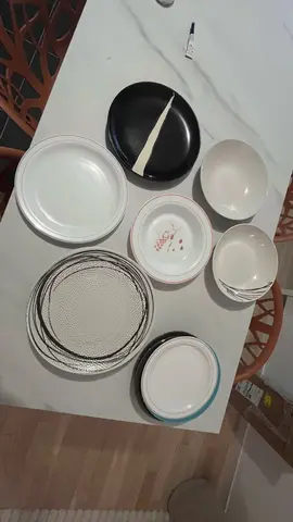 Assortiment d’assiettes (dépareillées)