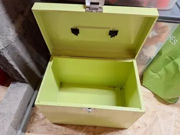boite verte métal