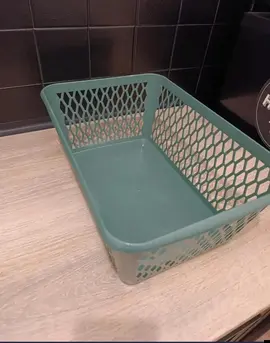 Petite panière verte en plastique