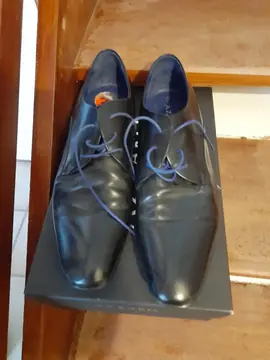 chaussures noires T 43 Azzaro