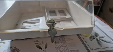 boîte à disquettes avec serrure