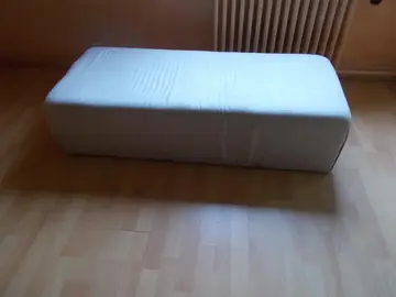 pouf, banquette ou repose-pieds