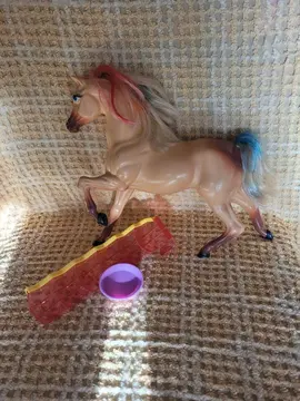 Cheval plastique marron