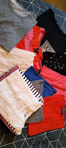 Lot de tee-shirts / sweat