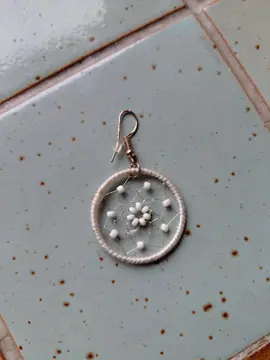 boucle d'oreille (une seule)