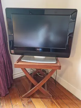 televiseur Philips et sa télécommande