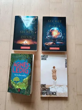 Lot de 4 livres divers à donner