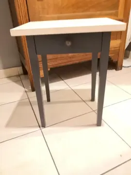 Donne table de chevet avec tiroir