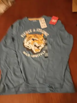 t-shirt enfant 10 ans.. neuf