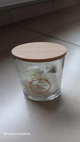 Bougie dans un bocal en verre et couvercle Le Père Noël moi j'y crois