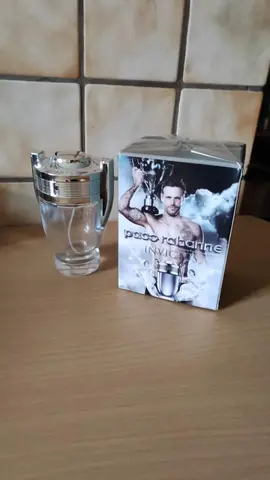 Bouteille parfum vide Invictus avec sa boite d'origine