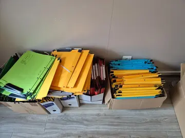 Donnons dossiers suspendus en papier cartonné de plusieurs couleurs