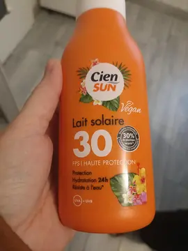 lait de protection solaire neuf