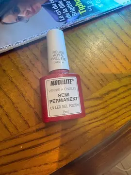 vernis a ongle semi- permanente neuf rouge a paillette