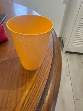 verre a eaux en plastique de' chez MacDo jaune très bon état a laver